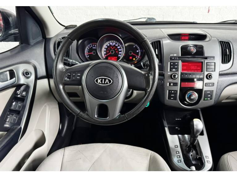KIA MOTORS - CERATO - 2009/2010 - Preta - R$ 42.900,00
