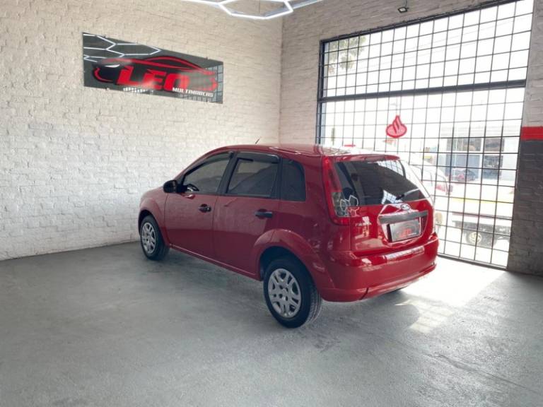 FORD - FIESTA - 2011/2012 - Vermelha - R$ 31.900,00