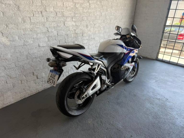 HONDA - CBR 600RR - 2011/2011 - Branca - R$ 44.900,00