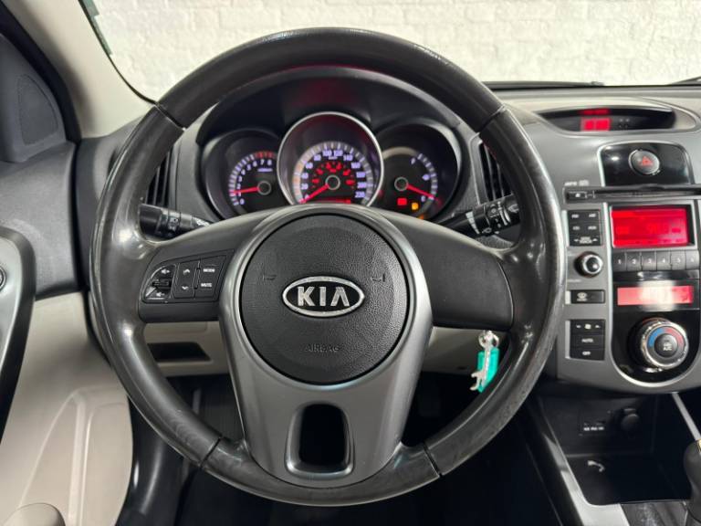 KIA MOTORS - CERATO - 2009/2010 - Preta - R$ 42.900,00
