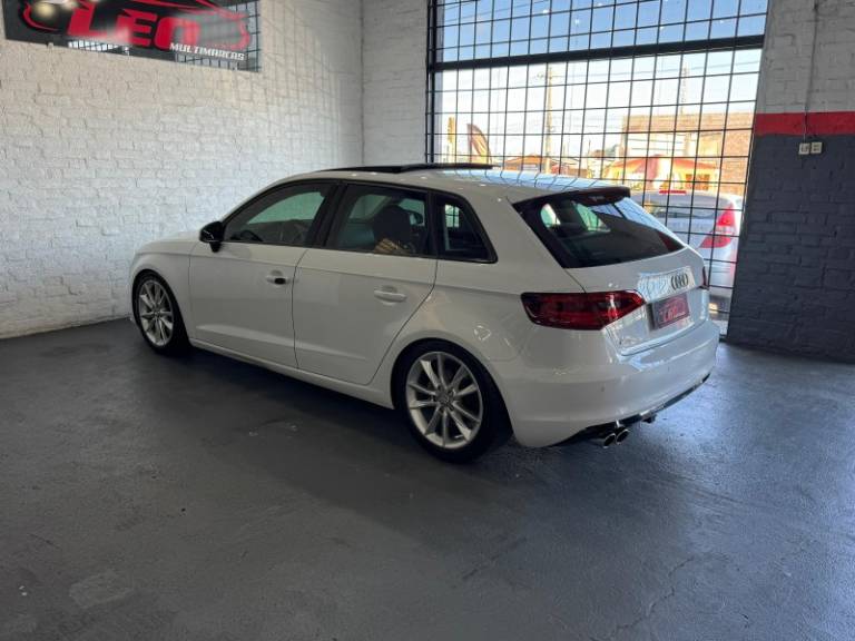AUDI - A3 - 2014/2015 - Branca - R$ 89.900,00