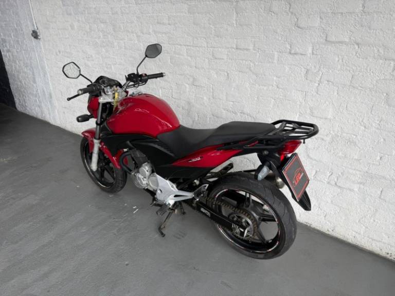 HONDA - CB 300R - 2009/2010 - Vermelha - R$ 12.900,00