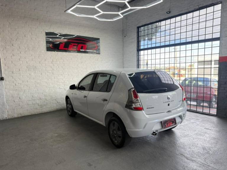 RENAULT - SANDERO - 2014/2014 - Branca - R$ 32.900,00