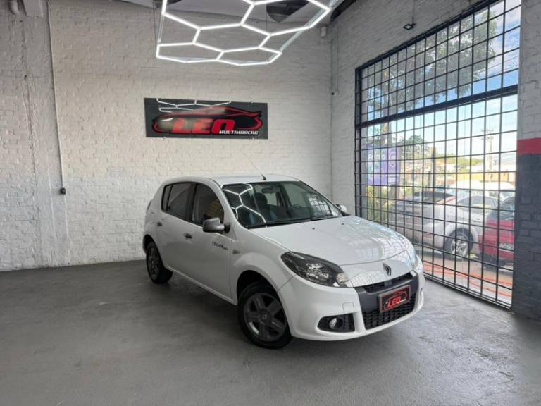 RENAULT - SANDERO - 2014/2014 - Branca - R$ 32.900,00