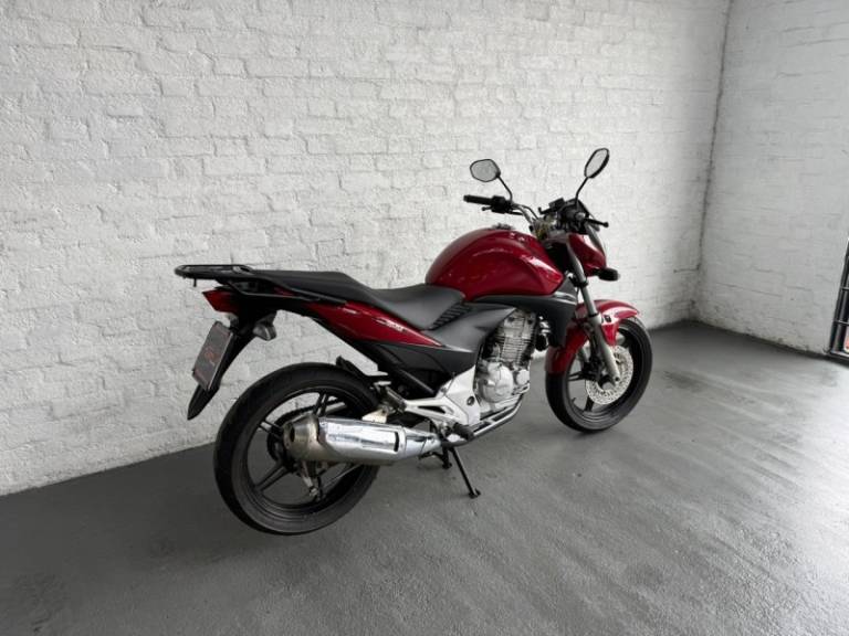 HONDA - CB 300R - 2009/2010 - Vermelha - R$ 12.900,00
