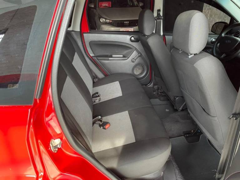 FORD - FIESTA - 2011/2012 - Vermelha - R$ 31.900,00