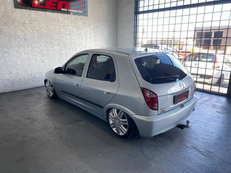 CHEVROLET - CELTA - 2010/2010 - Prata - R$ 25.900,00