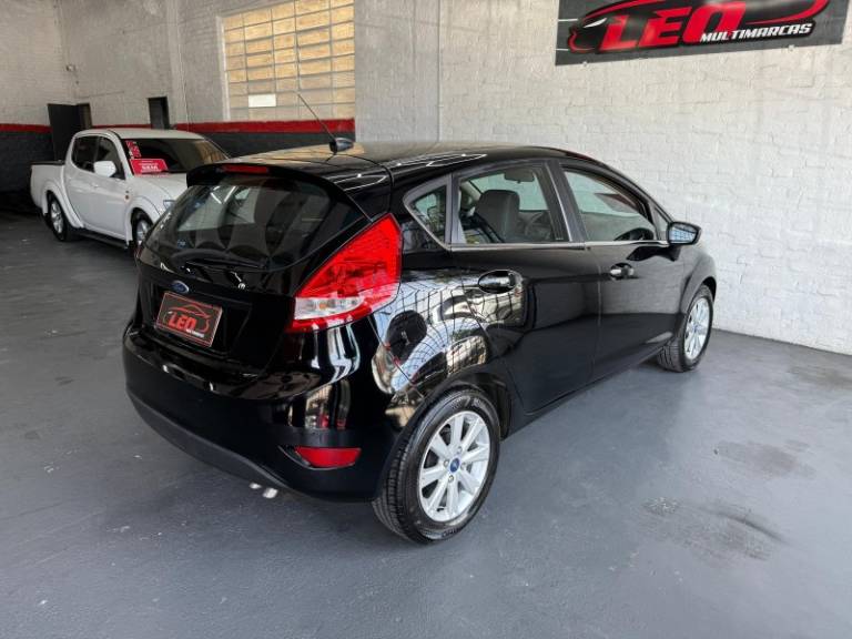 FORD - FIESTA - 2011/2012 - Preta - R$ 40.900,00
