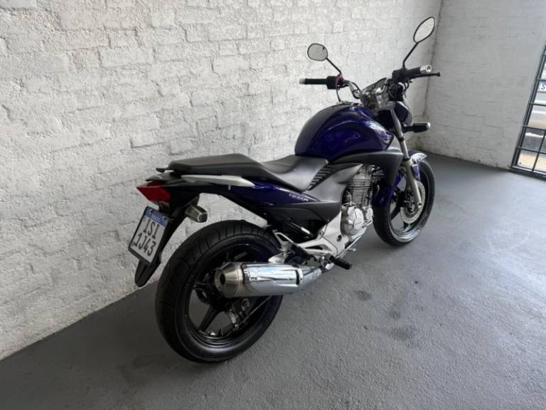 HONDA - CB 300R - 2011/2011 - Azul - R$ 12.500,00
