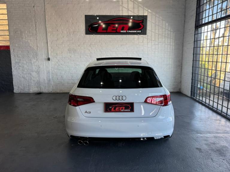 AUDI - A3 - 2014/2015 - Branca - R$ 89.900,00