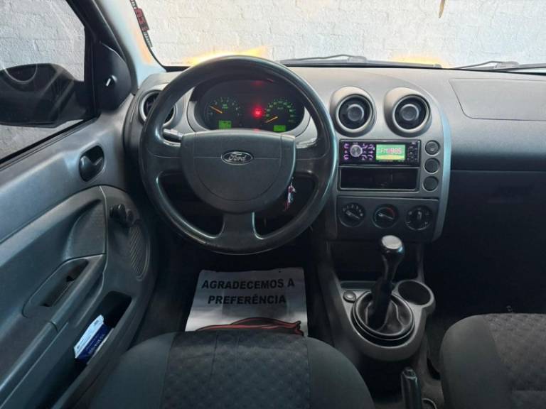FORD - FIESTA - 2006/2006 - Preta - R$ 19.900,00