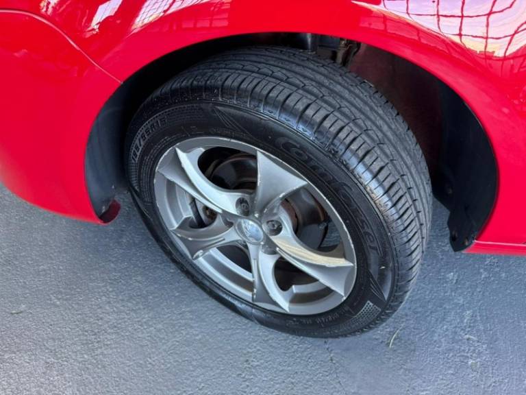 VOLKSWAGEN - FOX - 2013/2014 - Vermelha - R$ 47.900,00