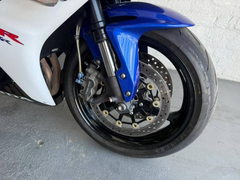 HONDA - CBR 600RR - 2011/2011 - Branca - R$ 44.900,00