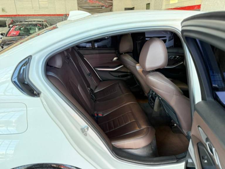 BMW - 320I - 2021/2021 - Branca - R$ 229.900,00