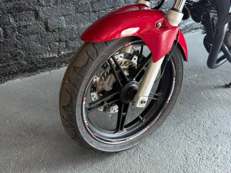 HONDA - CB 300R - 2009/2010 - Vermelha - R$ 10.900,00