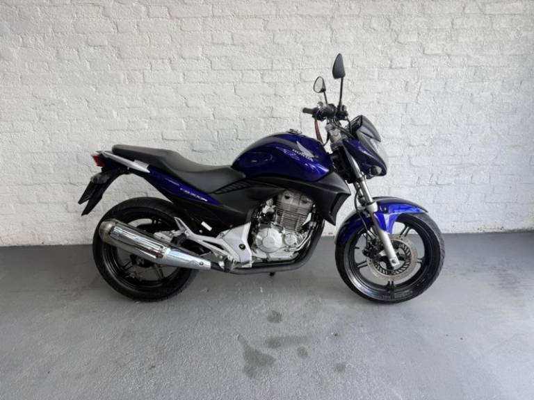 HONDA - CB 300R - 2011/2011 - Azul - R$ 12.500,00