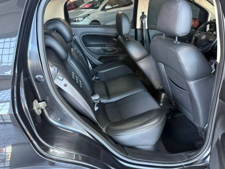 FIAT - PUNTO - 2009/2010 - Preta - R$ 51.900,00