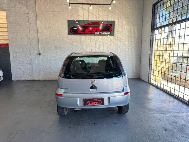 CHEVROLET - CORSA - 2011/2012 - Prata - R$ 30.900,00