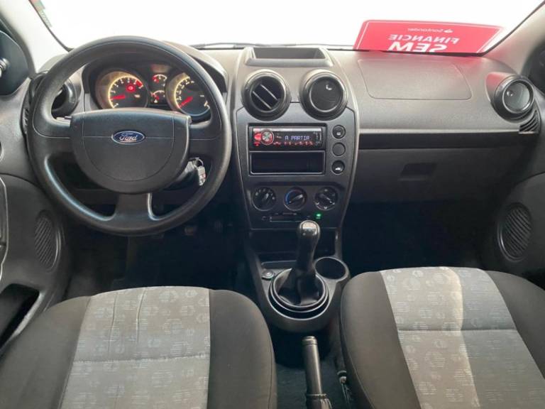 FORD - FIESTA - 2011/2012 - Vermelha - R$ 31.900,00