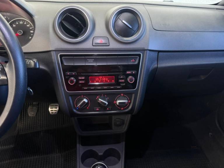 VOLKSWAGEN - SAVEIRO - 2014/2014 - Branca - R$ 69.900,00