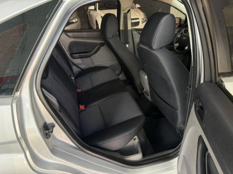FORD - FOCUS - 2012/2012 - Prata - R$ 40.900,00