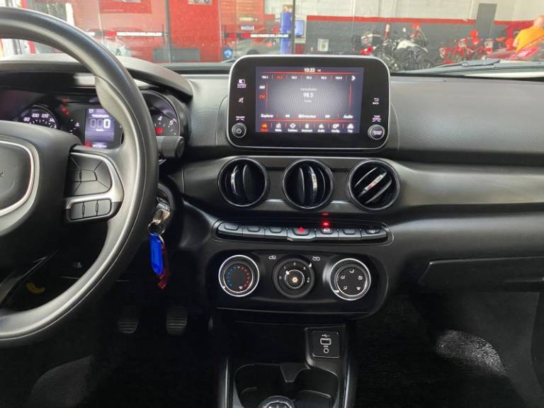 FIAT - ARGO - 2022/2023 - Prata - R$ 64.900,00