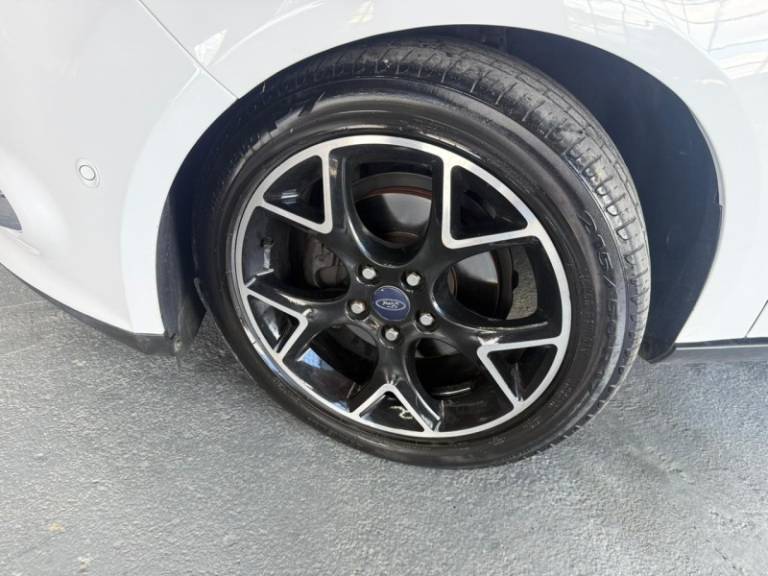 FORD - FOCUS - 2015/2015 - Branca - R$ 61.900,00