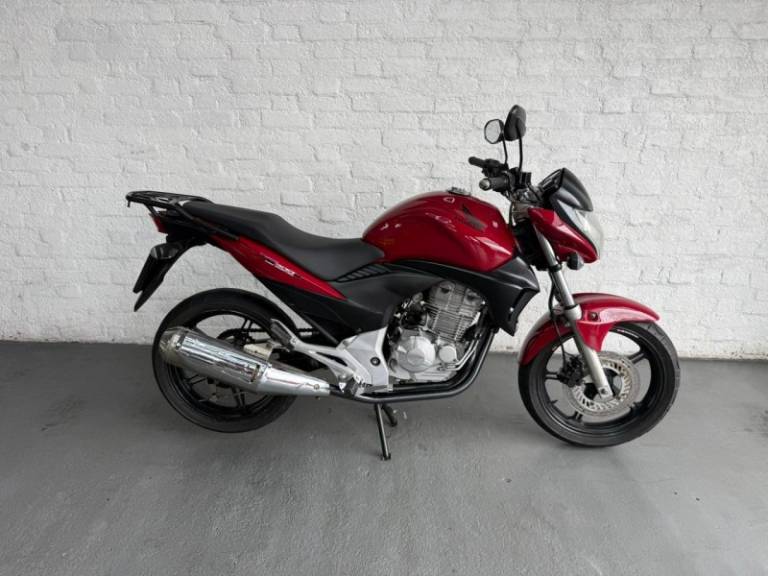 HONDA - CB 300R - 2009/2010 - Vermelha - R$ 12.900,00