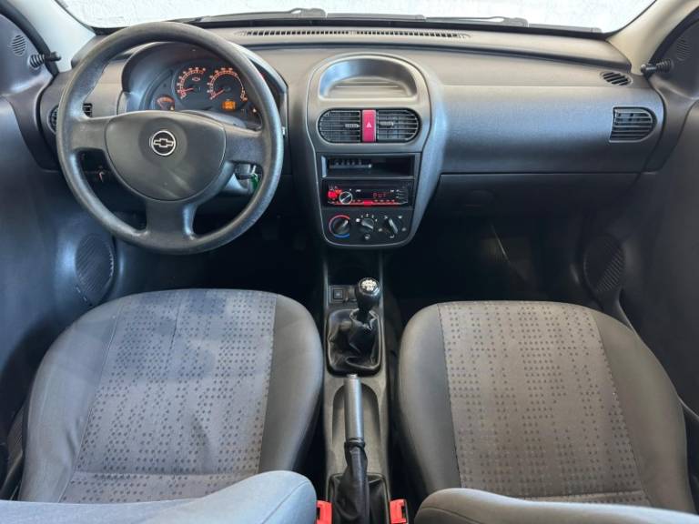 CHEVROLET - CORSA - 2011/2012 - Prata - R$ 30.900,00