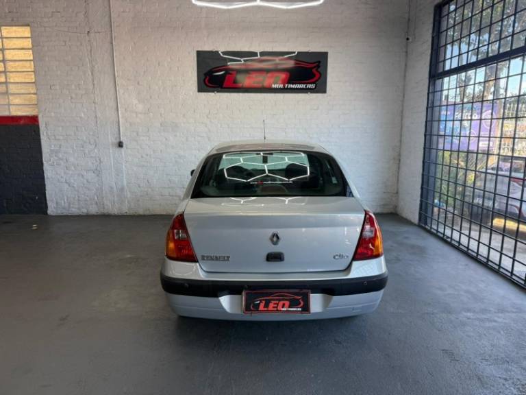 RENAULT - CLIO - 2004/2004 - Prata - R$ 18.900,00