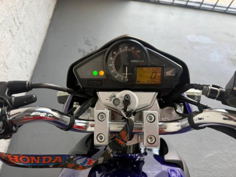 HONDA - CB 300R - 2011/2011 - Azul - R$ 12.500,00