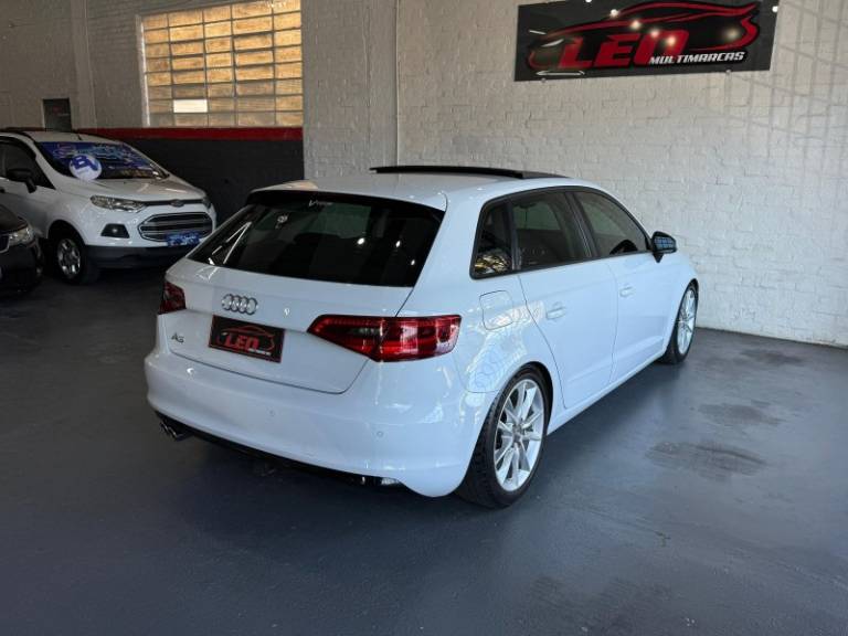 AUDI - A3 - 2014/2015 - Branca - R$ 89.900,00