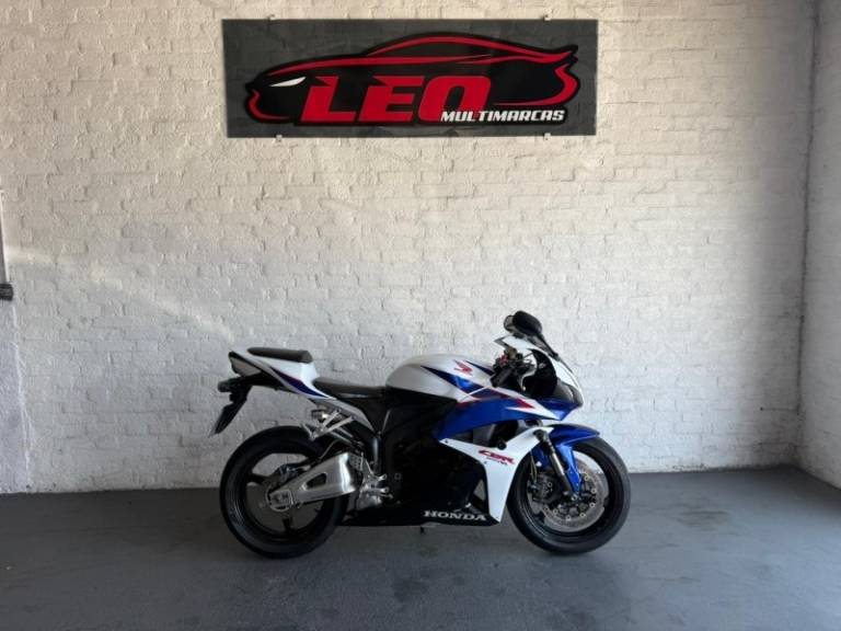 HONDA - CBR 600RR - 2011/2011 - Branca - R$ 44.900,00