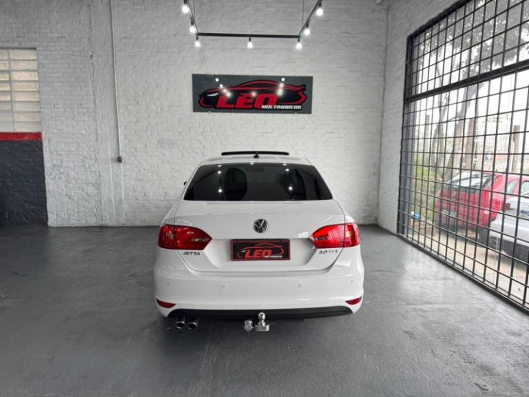VOLKSWAGEN - JETTA - 2012/2013 - Branca - R$ 79.900,00
