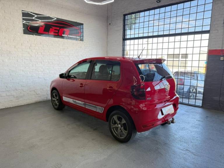 VOLKSWAGEN - FOX - 2013/2014 - Vermelha - R$ 45.900,00
