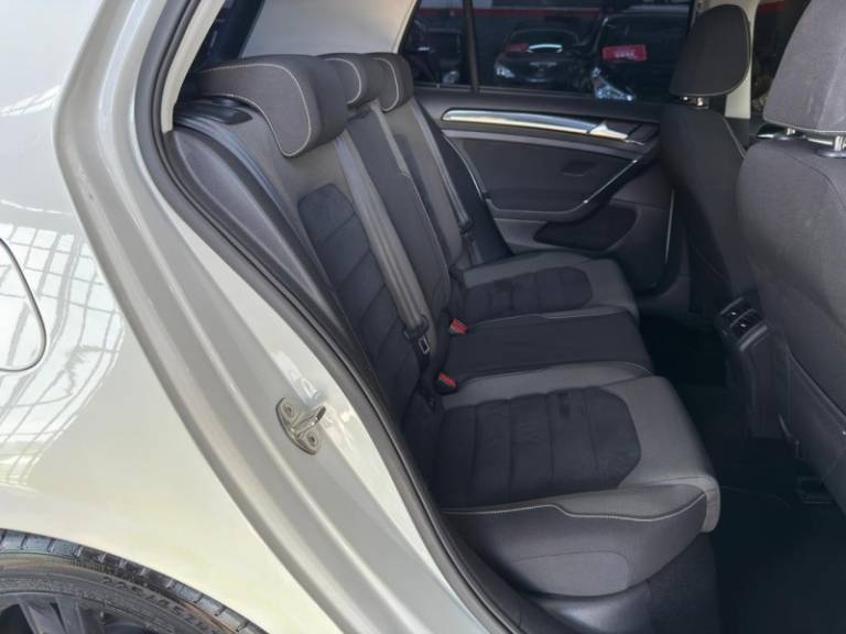 VOLKSWAGEN - GOLF - 2014/2014 - Branca - R$ 82.900,00