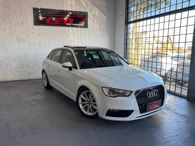 AUDI - A3 - 2014/2015 - Branca - R$ 89.900,00