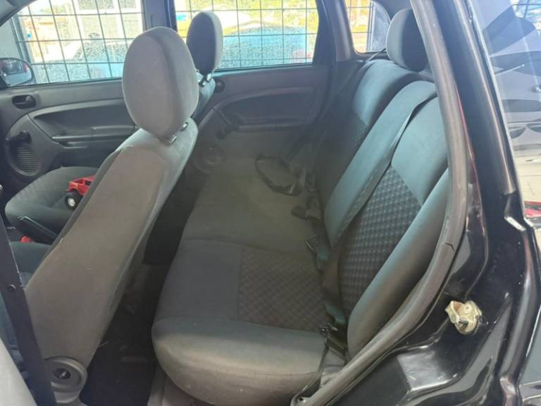 FORD - FIESTA - 2006/2006 - Preta - R$ 19.900,00