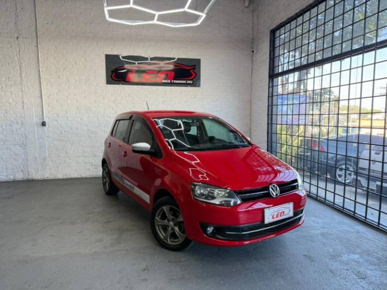 VOLKSWAGEN - FOX - 2013/2014 - Vermelha - R$ 47.900,00