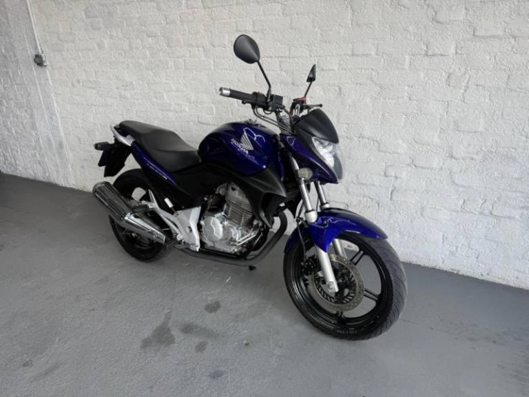 HONDA - CB 300R - 2011/2011 - Azul - R$ 12.500,00